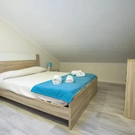 Semesterbostad Charming House With Shared Pool In Atalaia, 110 M²
