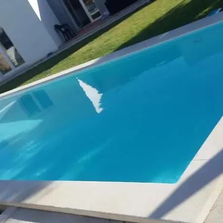 Charming House With Shared Pool In Atalaia, 110 M²